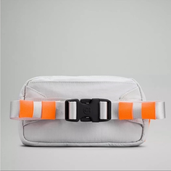 Lululemon mini belt bag - Picture 2 of 5